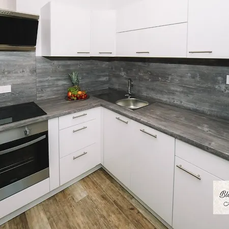 Prestigious And Stylish - Classic With Terrace *