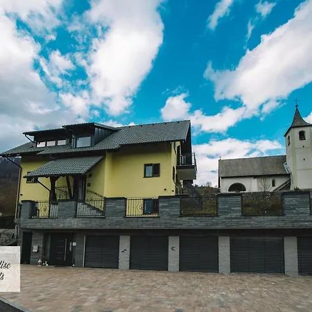 Prestigious And Stylish - Classic With Terrace Apartment *