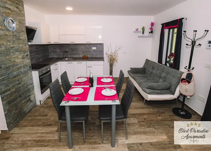 Prestigious And Stylish - Classic With Terrace *