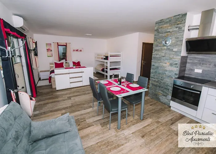 Prestigious And Stylish - Classic With Terrace Apartment *