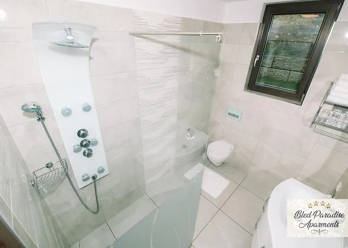 Prestigious And Stylish - Classic With Terrace Apartment