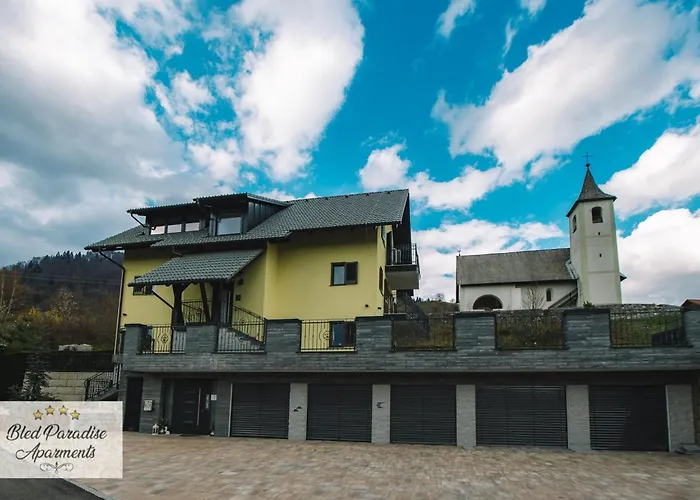 Prestigious And Stylish - Classic With Terrace Apartment *